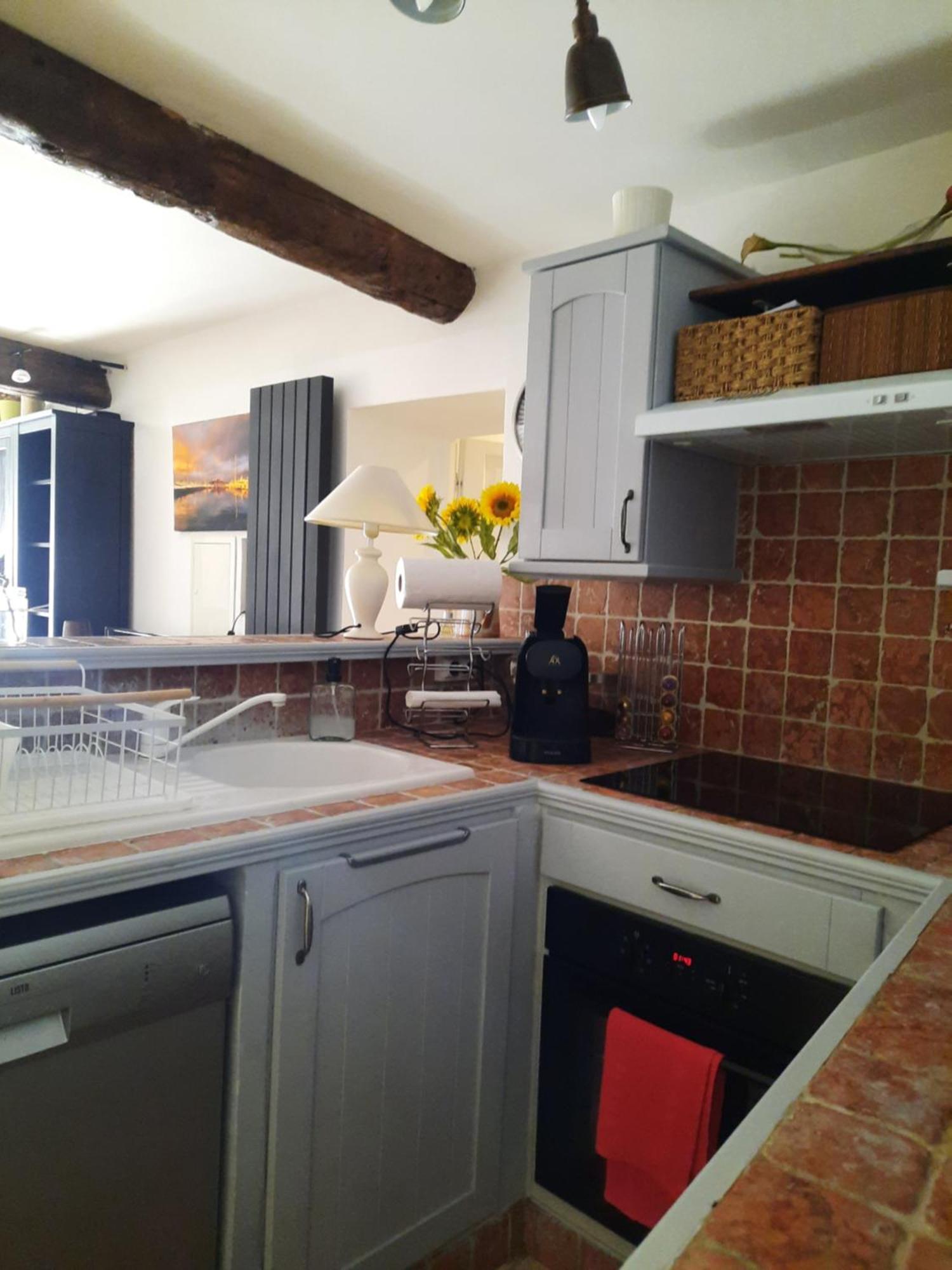 Vieille Ville 1 - Luca'S Apartment, 1 Bedroom, Max 2 Adults And 2 Kids อองทีบส์ ภายนอก รูปภาพ