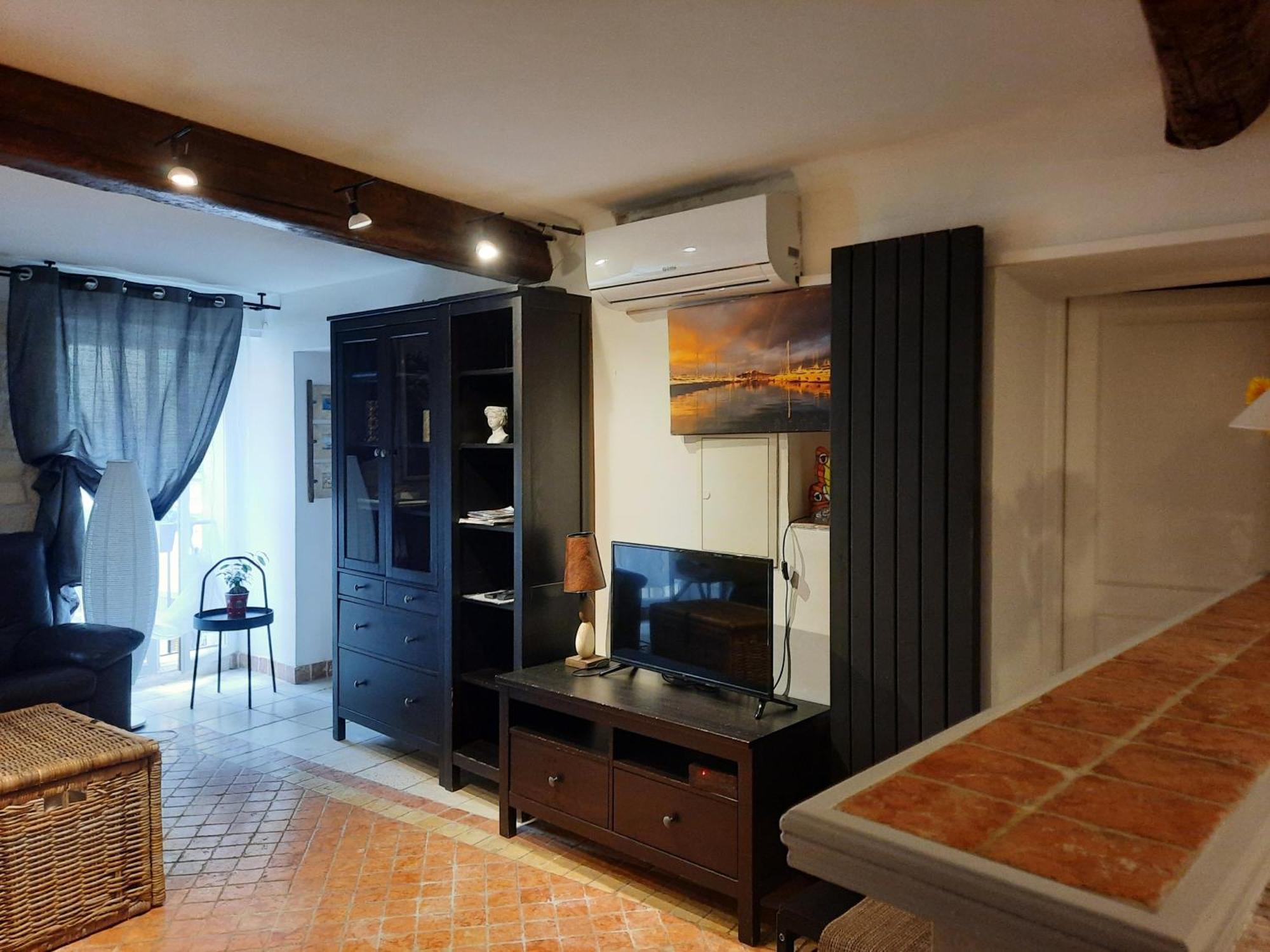 Vieille Ville 1 - Luca'S Apartment, 1 Bedroom, Max 2 Adults And 2 Kids อองทีบส์ ภายนอก รูปภาพ