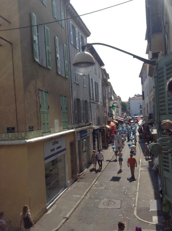 Vieille Ville 1 - Luca'S Apartment, 1 Bedroom, Max 2 Adults And 2 Kids อองทีบส์ ภายนอก รูปภาพ