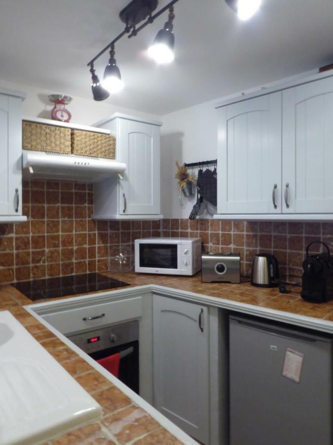 Vieille Ville 1 - Luca'S Apartment, 1 Bedroom, Max 2 Adults And 2 Kids อองทีบส์ ภายนอก รูปภาพ