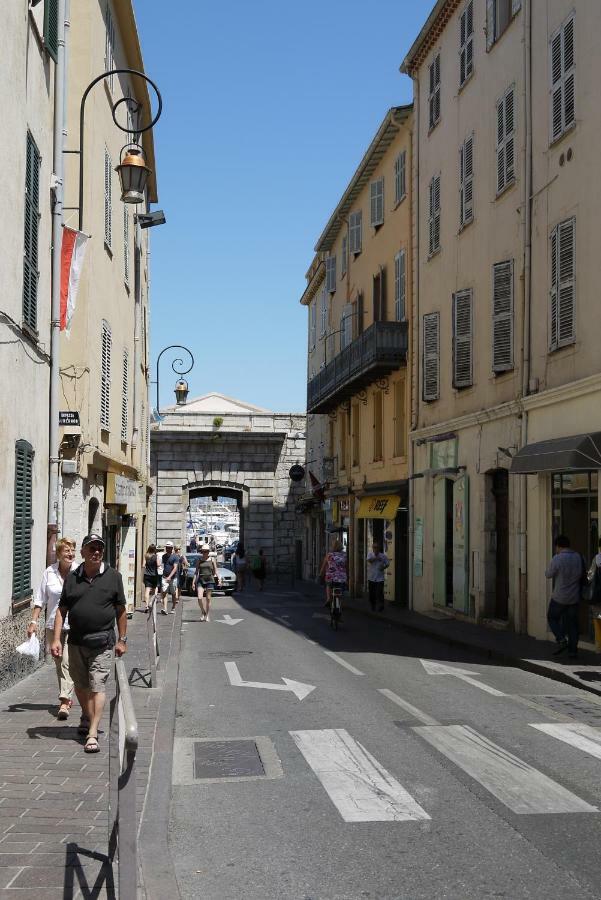 Vieille Ville 1 - Luca'S Apartment, 1 Bedroom, Max 2 Adults And 2 Kids อองทีบส์ ภายนอก รูปภาพ