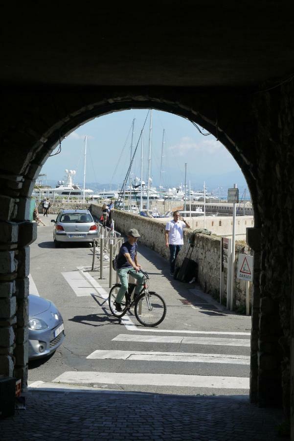 Vieille Ville 1 - Luca'S Apartment, 1 Bedroom, Max 2 Adults And 2 Kids อองทีบส์ ภายนอก รูปภาพ