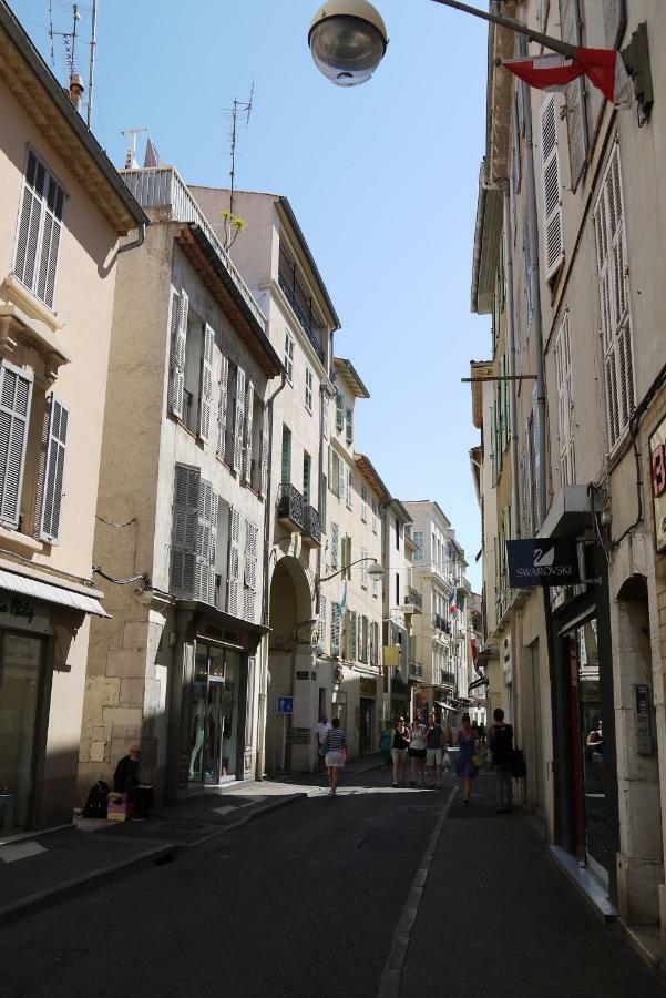 Vieille Ville 1 - Luca'S Apartment, 1 Bedroom, Max 2 Adults And 2 Kids อองทีบส์ ภายนอก รูปภาพ