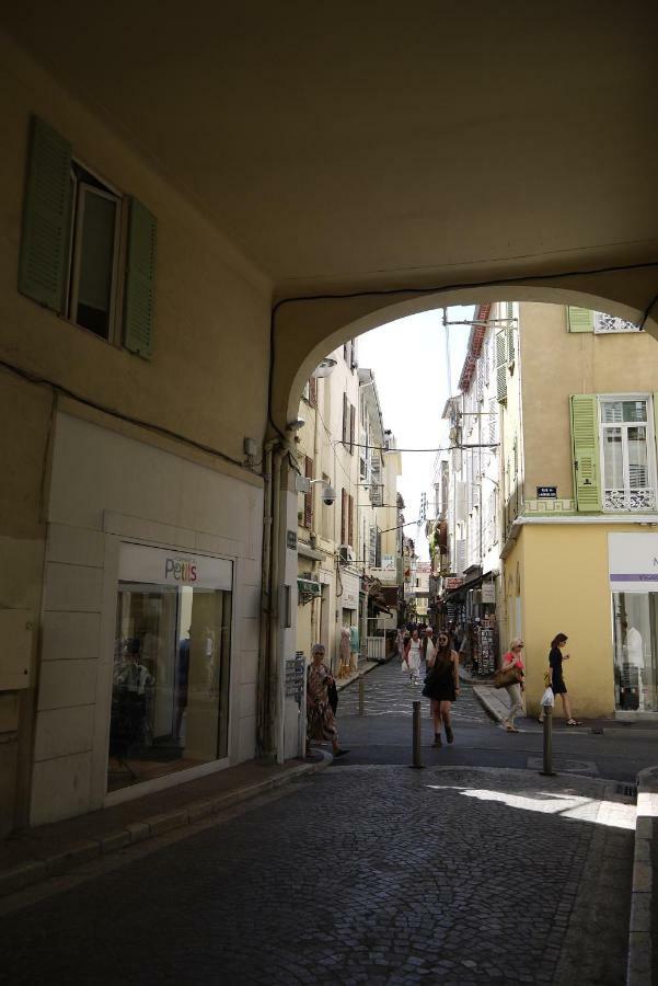Vieille Ville 1 - Luca'S Apartment, 1 Bedroom, Max 2 Adults And 2 Kids อองทีบส์ ภายนอก รูปภาพ