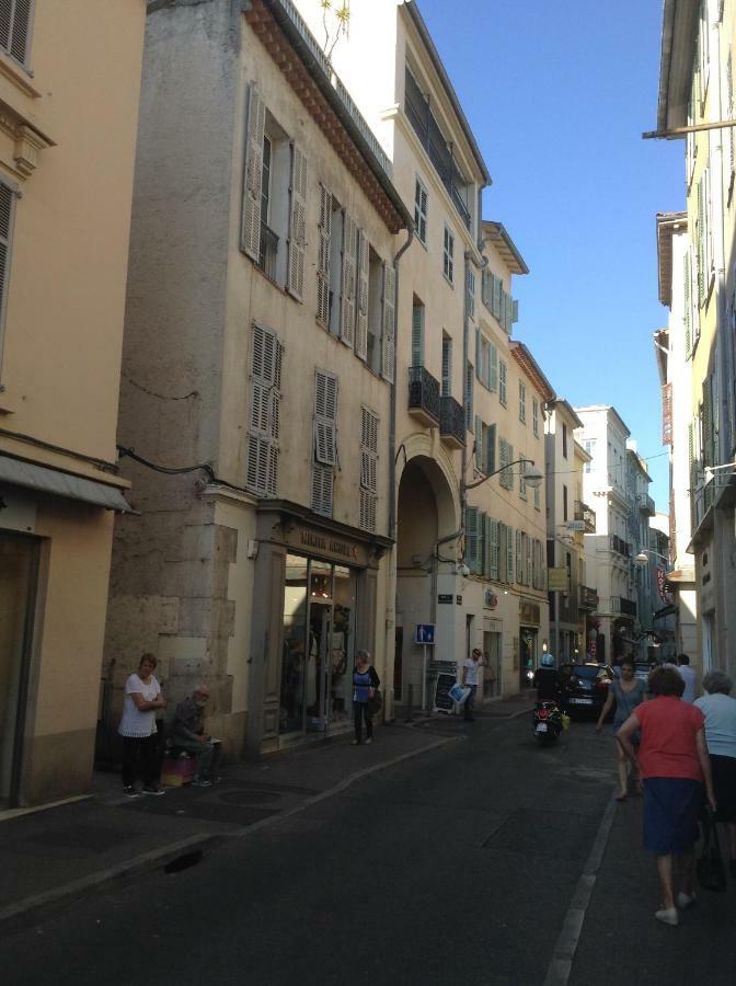 Vieille Ville 1 - Luca'S Apartment, 1 Bedroom, Max 2 Adults And 2 Kids อองทีบส์ ภายนอก รูปภาพ