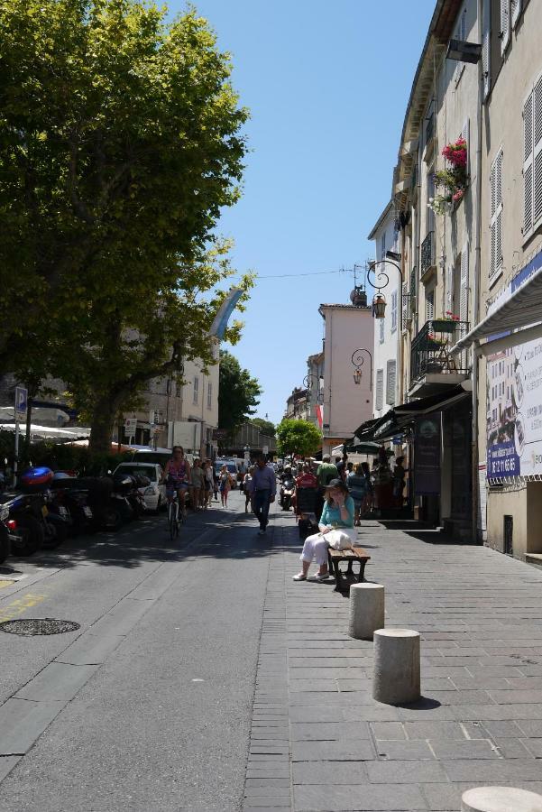 Vieille Ville 1 - Luca'S Apartment, 1 Bedroom, Max 2 Adults And 2 Kids อองทีบส์ ภายนอก รูปภาพ