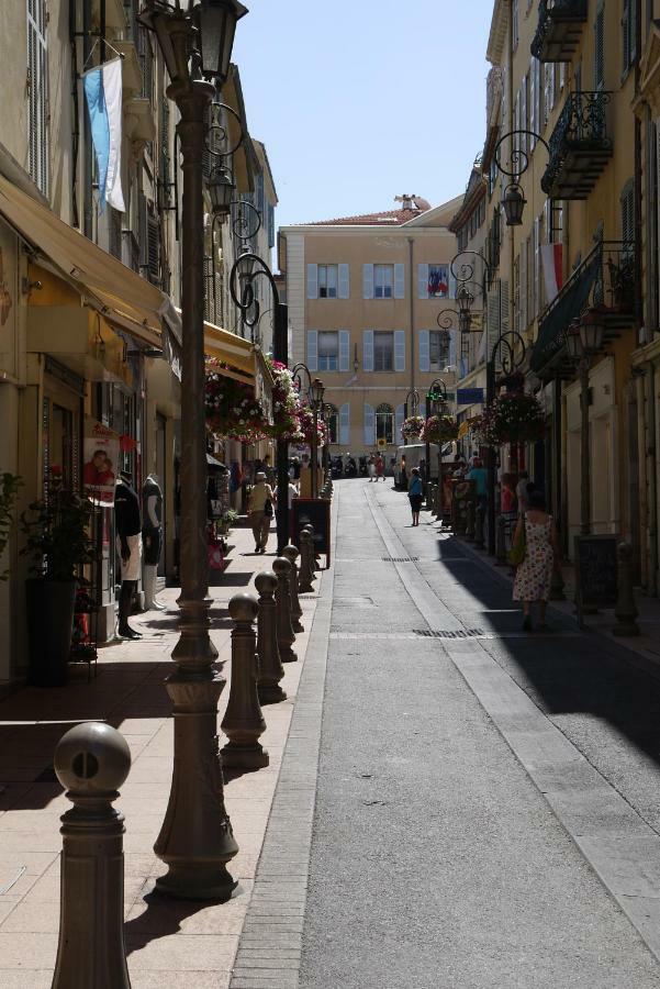 Vieille Ville 1 - Luca'S Apartment, 1 Bedroom, Max 2 Adults And 2 Kids อองทีบส์ ภายนอก รูปภาพ