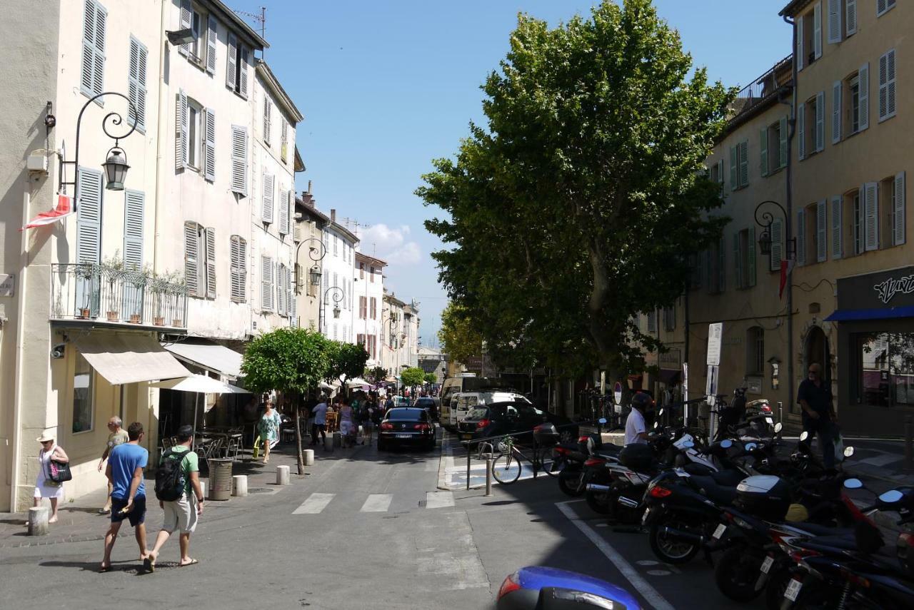 Vieille Ville 1 - Luca'S Apartment, 1 Bedroom, Max 2 Adults And 2 Kids อองทีบส์ ภายนอก รูปภาพ