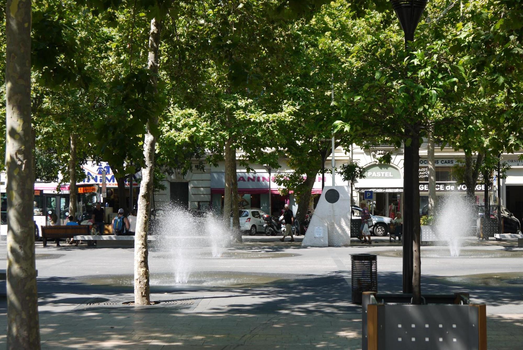 Vieille Ville 1 - Luca'S Apartment, 1 Bedroom, Max 2 Adults And 2 Kids อองทีบส์ ภายนอก รูปภาพ