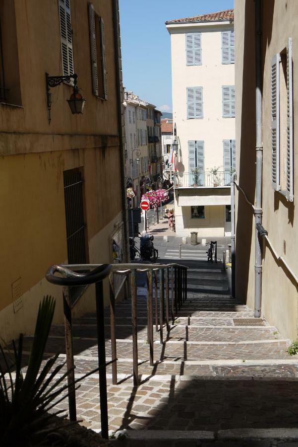 Vieille Ville 1 - Luca'S Apartment, 1 Bedroom, Max 2 Adults And 2 Kids อองทีบส์ ภายนอก รูปภาพ