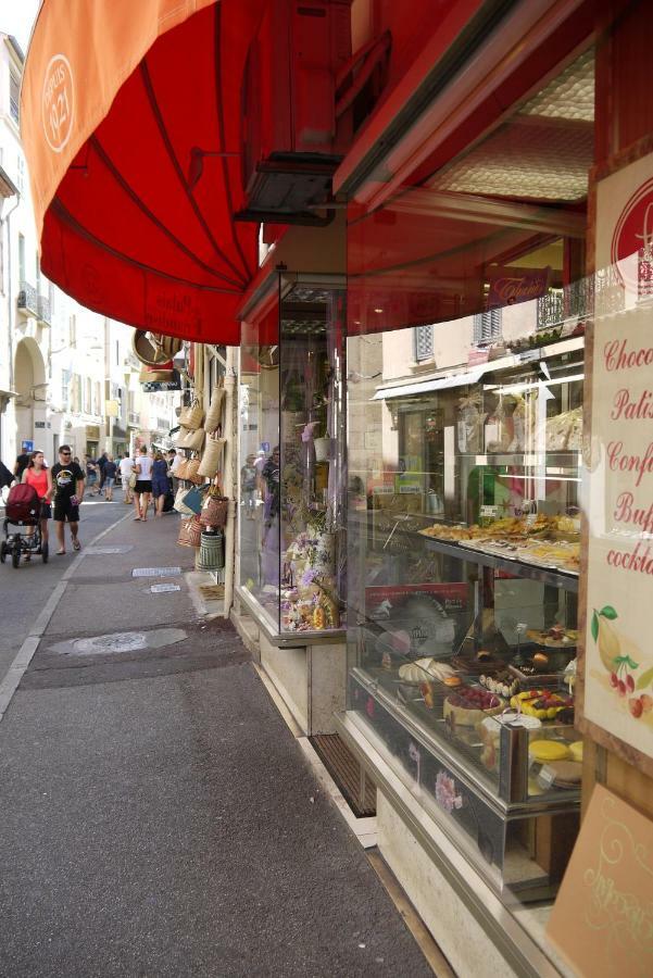 Vieille Ville 1 - Luca'S Apartment, 1 Bedroom, Max 2 Adults And 2 Kids อองทีบส์ ภายนอก รูปภาพ