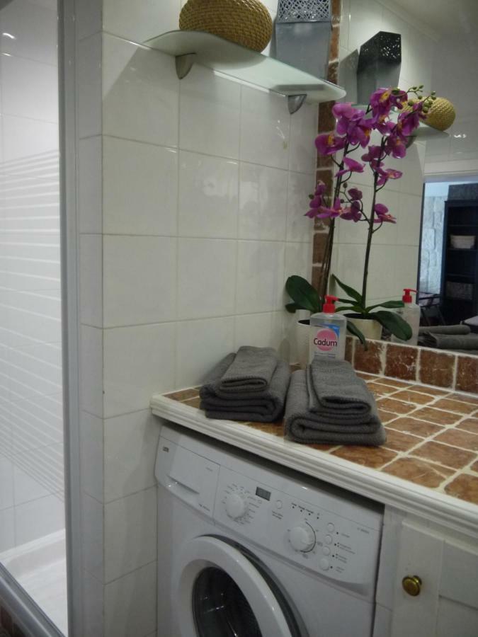 Vieille Ville 1 - Luca'S Apartment, 1 Bedroom, Max 2 Adults And 2 Kids อองทีบส์ ภายนอก รูปภาพ