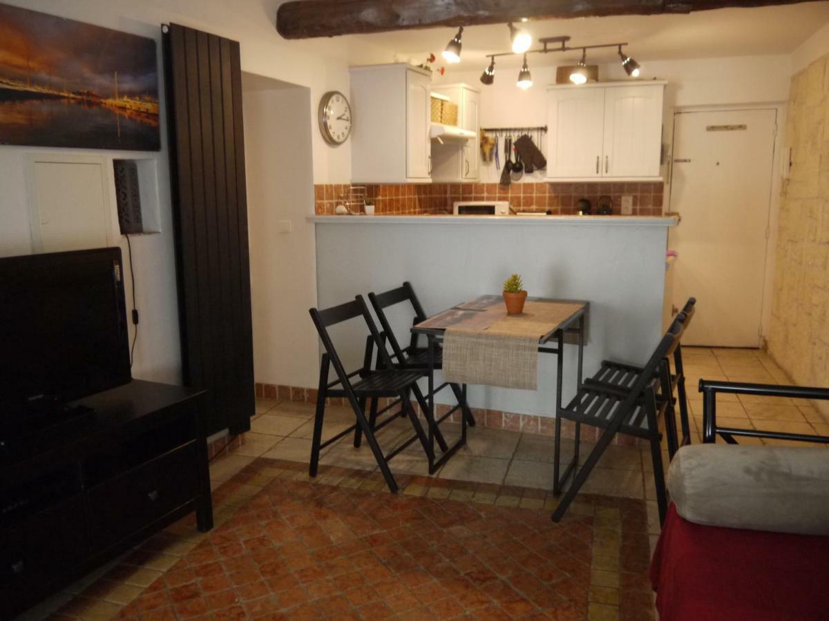 Vieille Ville 1 - Luca'S Apartment, 1 Bedroom, Max 2 Adults And 2 Kids อองทีบส์ ภายนอก รูปภาพ